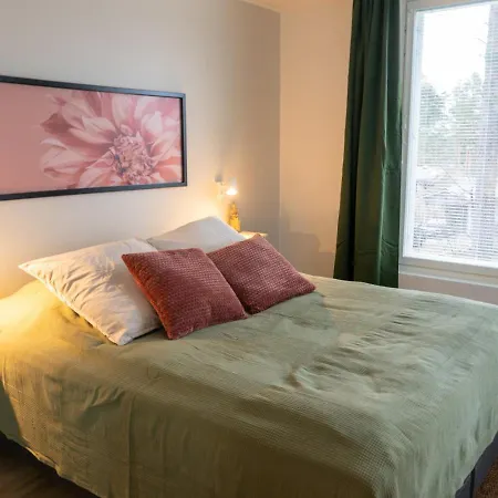 Beautifully Furnished Family - Parking, Sauna, Balcony