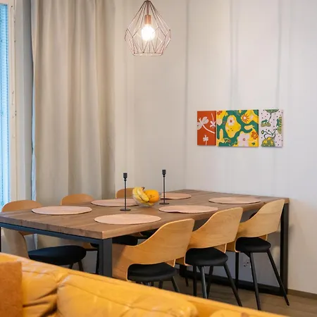 Beautifully Furnished Family - Parking, Sauna, Balcony