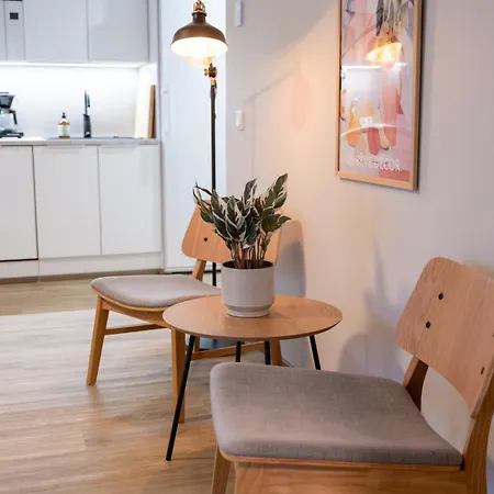 公寓 Beautifully Furnished Family - Parking, Sauna, Balcony *