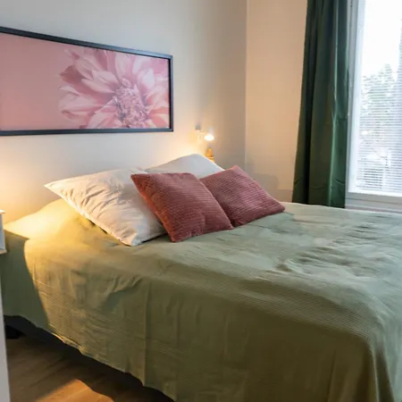 Beautifully Furnished Family - Parking, Sauna, Balcony