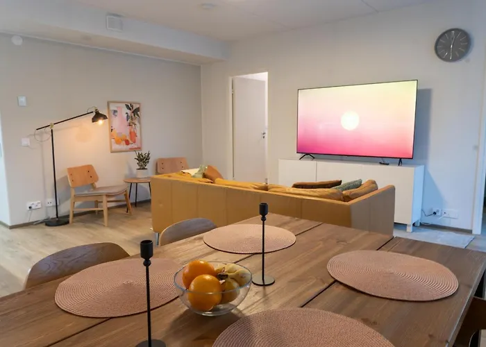 아파트 Beautifully Furnished Family - Parking, Sauna, Balcony