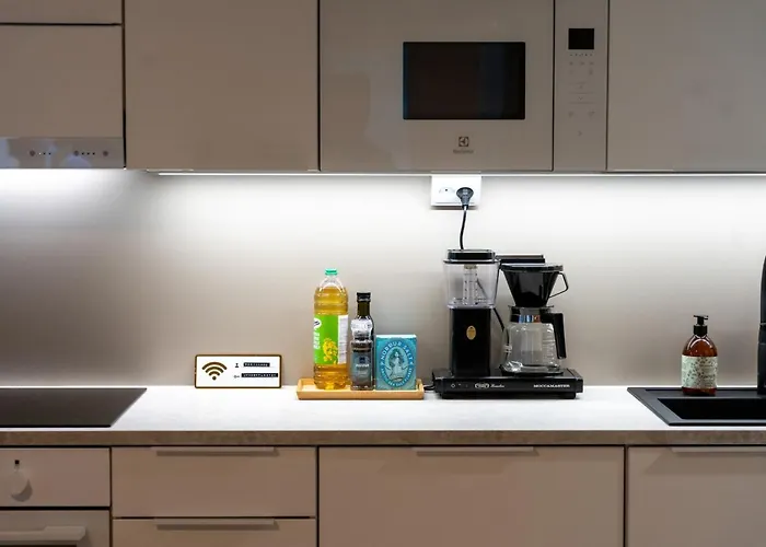 아파트 Beautifully Furnished Family - Parking, Sauna, Balcony *