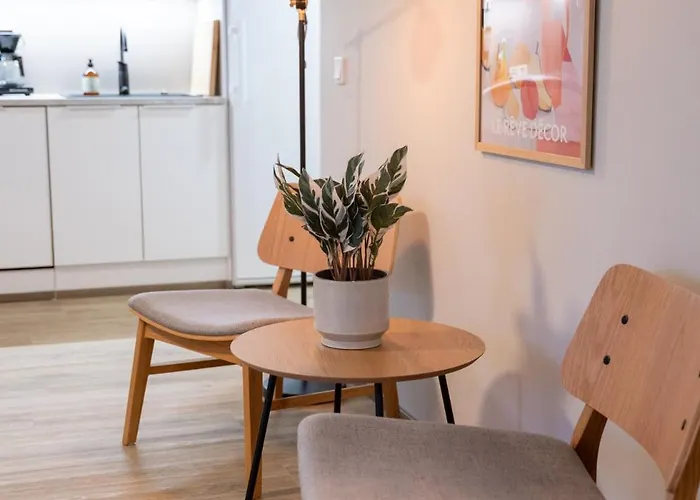 아파트 Beautifully Furnished Family - Parking, Sauna, Balcony *