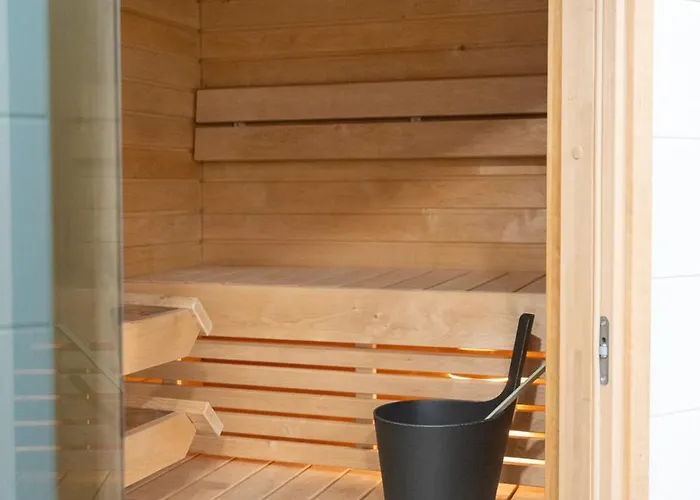 Beautifully Furnished Family - Parking, Sauna, Balcony *